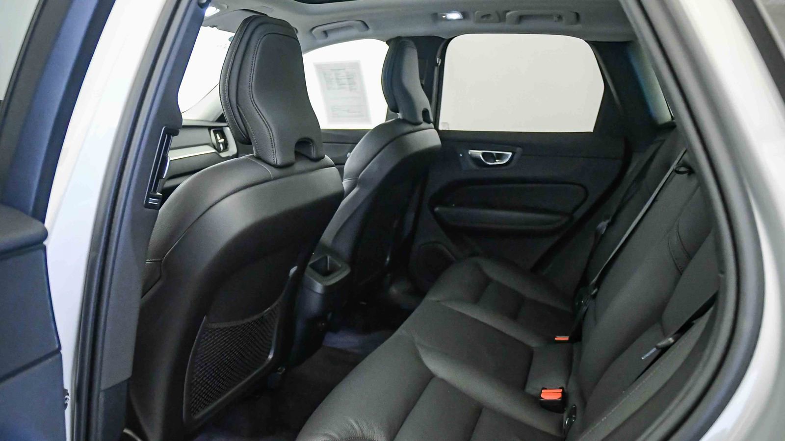 Certified 2025 Volvo XC60 B5 Plus image 19