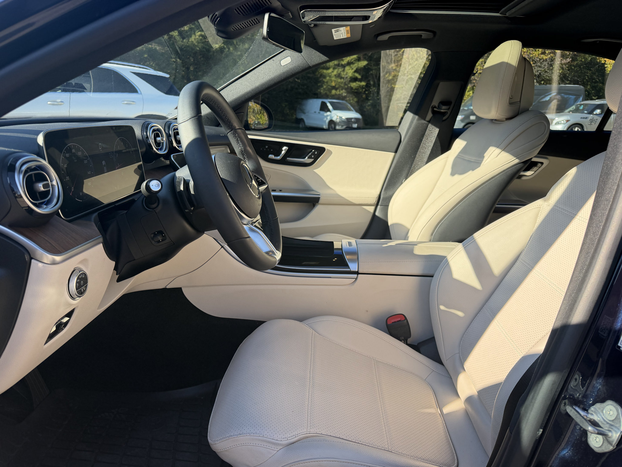 Used 2023 Mercedes-Benz C 300 4MATIC Sedan image 5