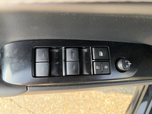 Used 2025 Toyota Camry SE w/ Convenience Package FWD image 16