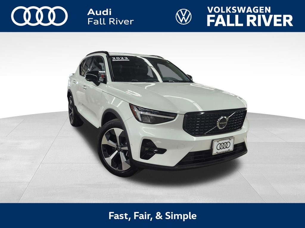 Used 2023 Volvo XC40 B5 Plus w/ Driver Assist Package image 1