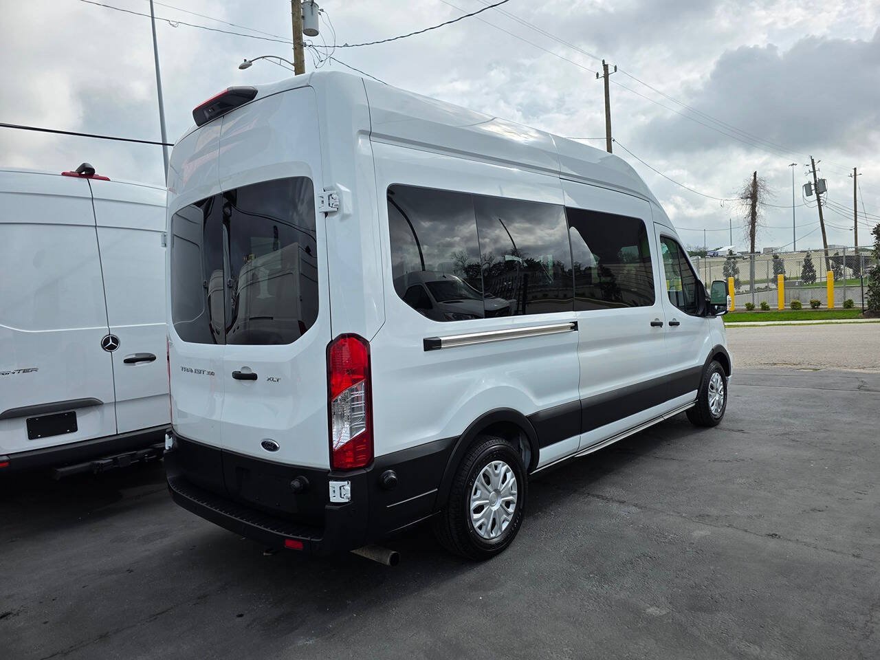 Used 2024 Ford Transit 350 XLT RWD image 6