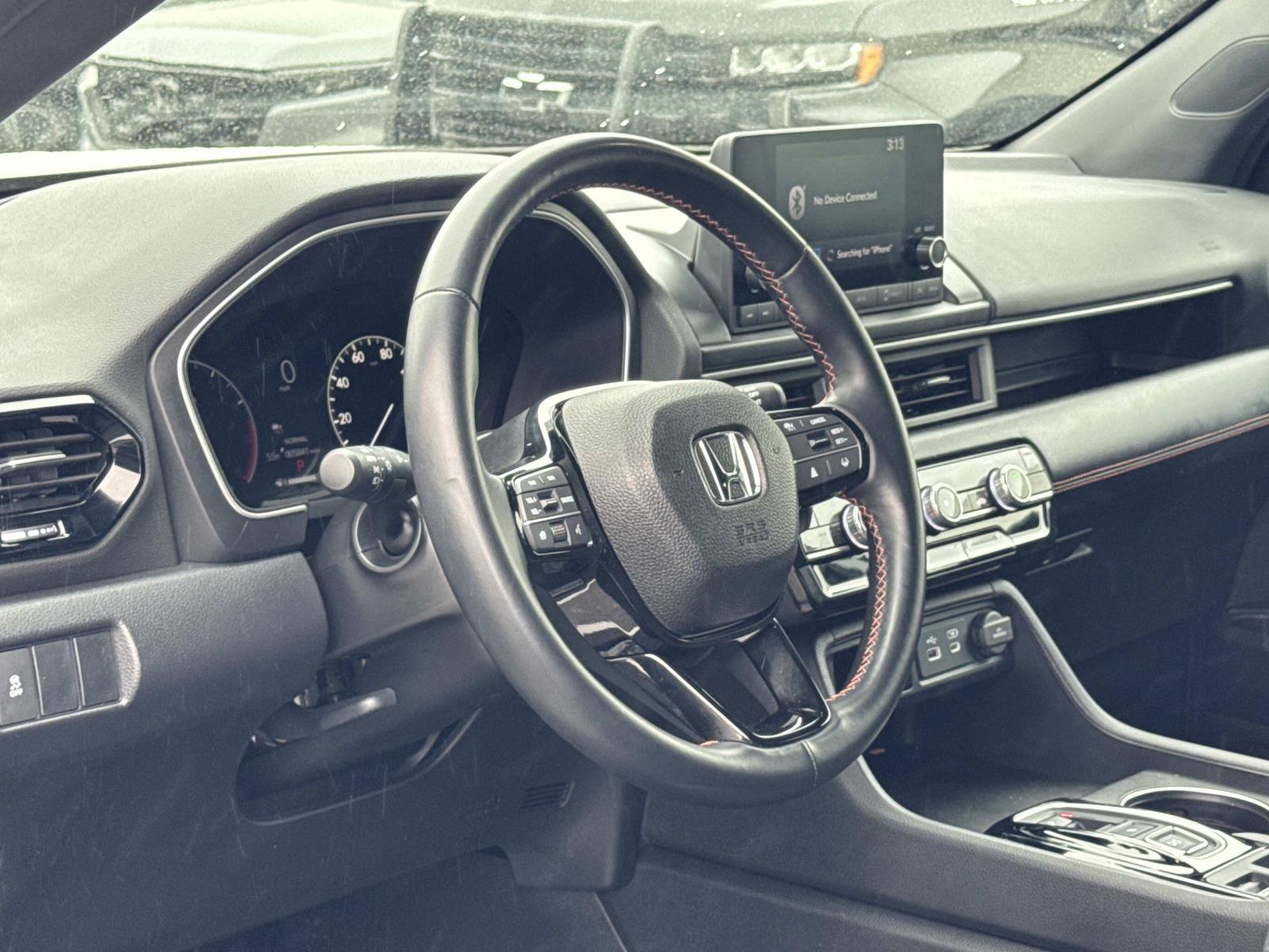 Used 2025 Honda Pilot Sport image 11