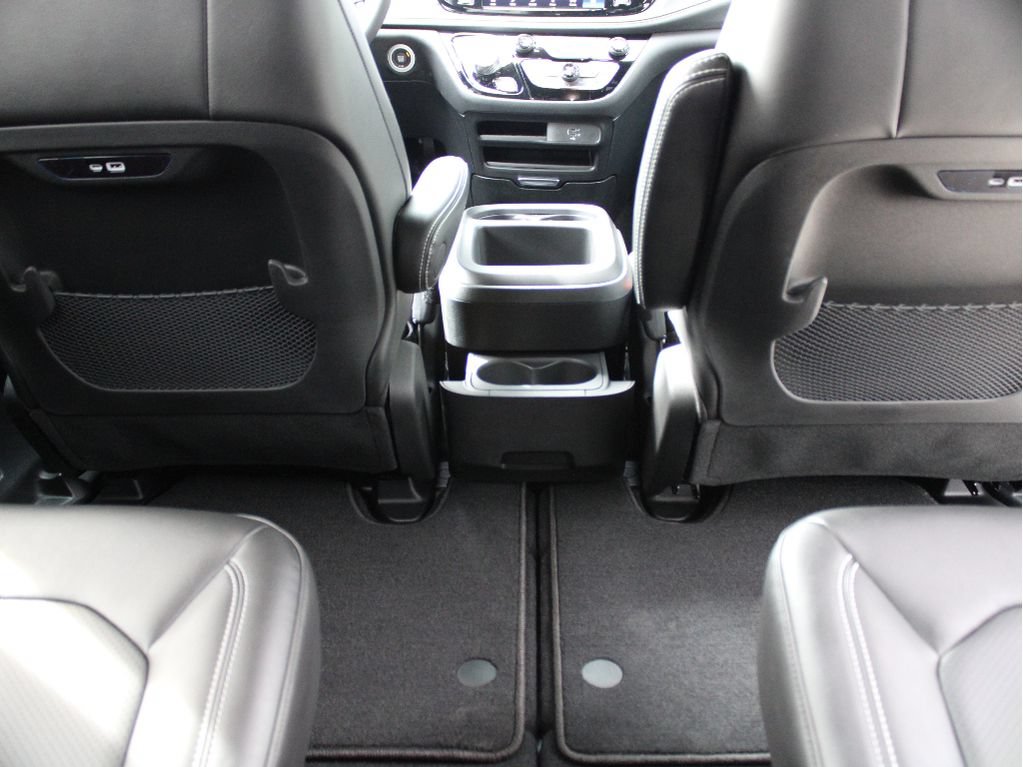 New 2026 Chrysler Pacifica Select AWD/4WD image 33