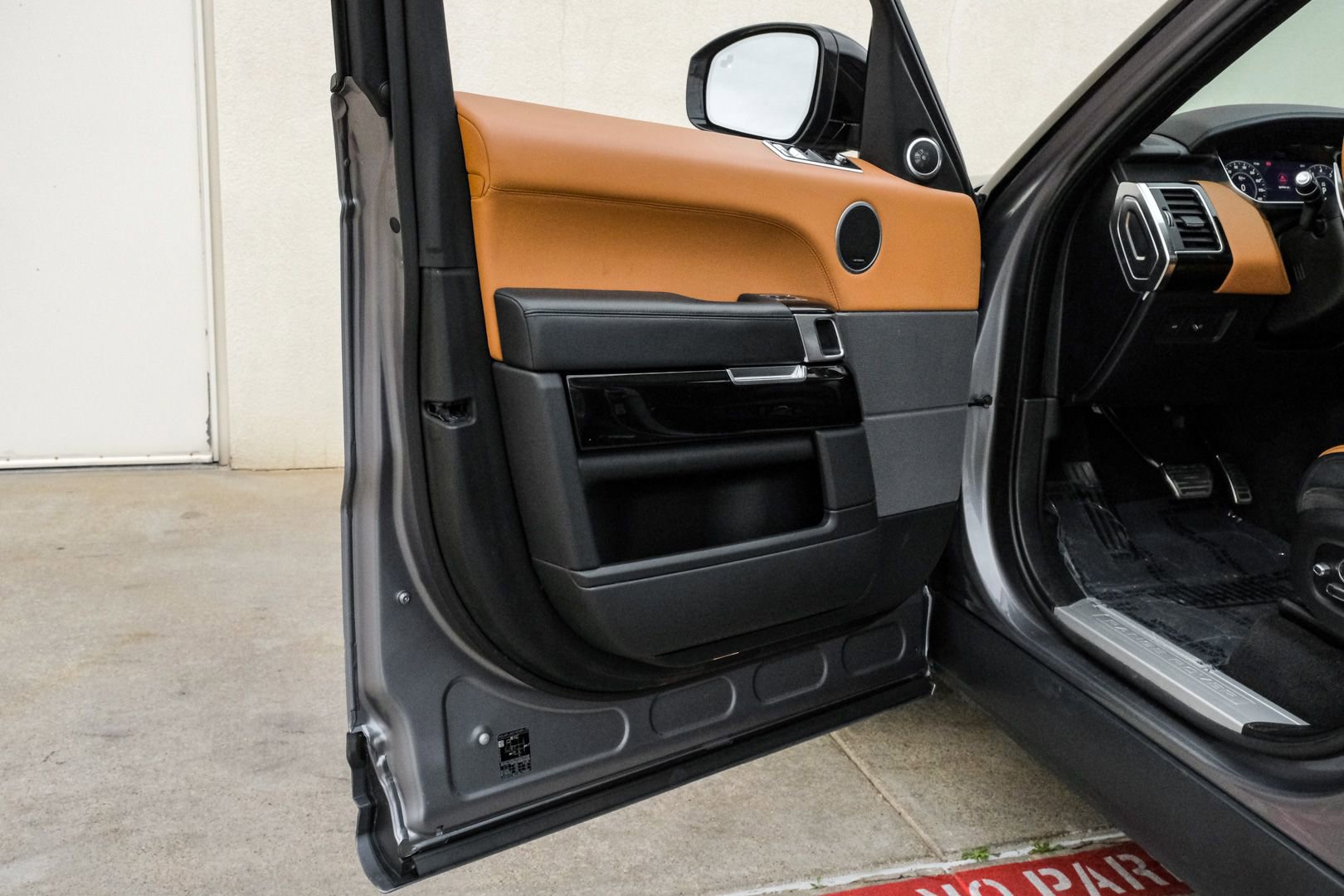 Used 2020 Land Rover Range Rover Sport SVR AWD/4WD image 54