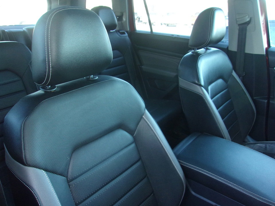 Used 2022 Volkswagen Atlas SEL Premium image 10