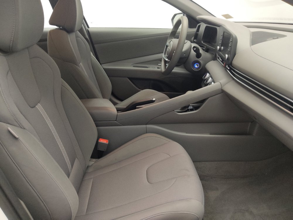 Used 2025 Hyundai Elantra SE FWD image 21