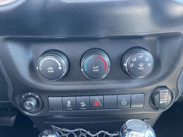 Used 2011 Jeep Wrangler Unlimited Sahara w/ Dual Top Group AWD/4WD image 15