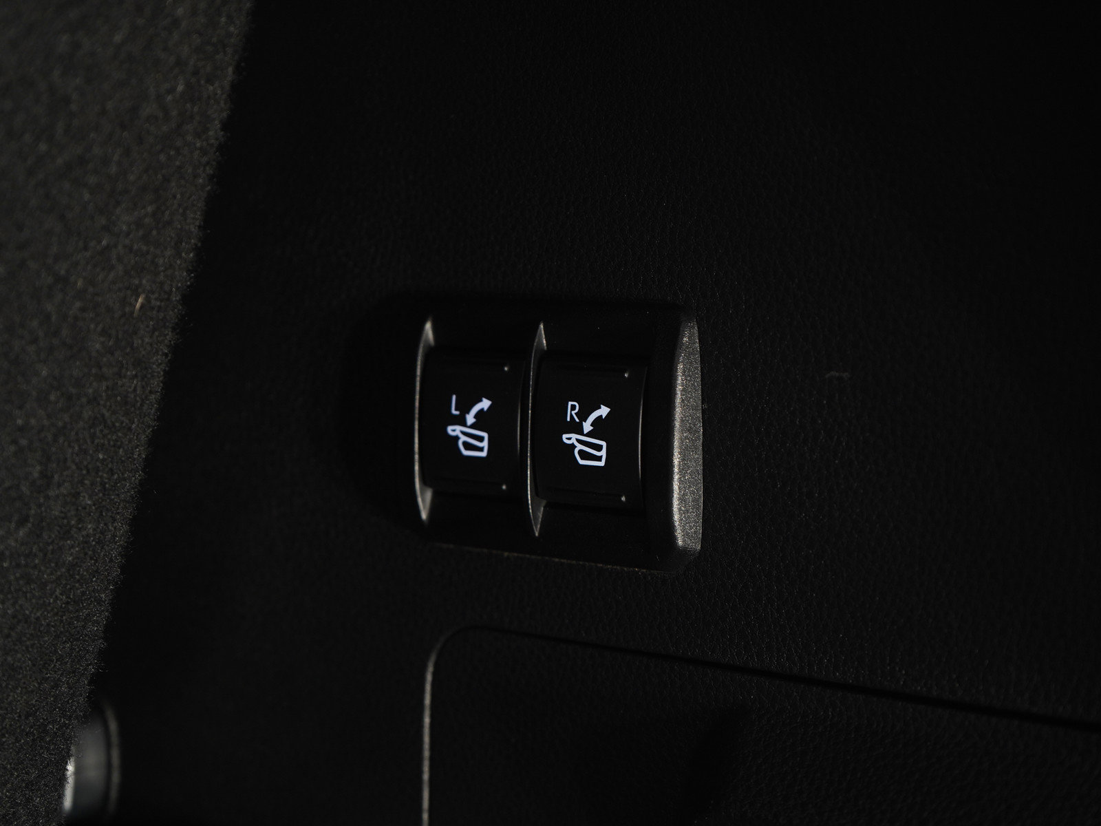 Used 2025 Toyota Sequoia Platinum AWD/4WD image 12