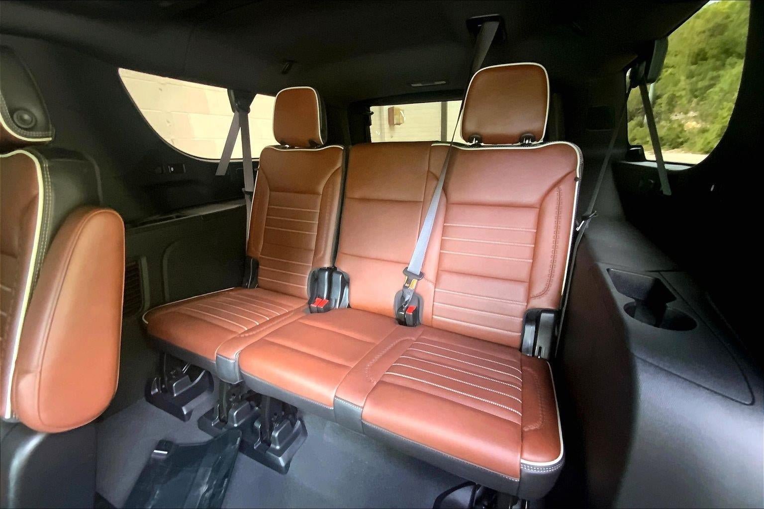 Used 2024 GMC Yukon XL Denali Ultimate AWD/4WD image 25