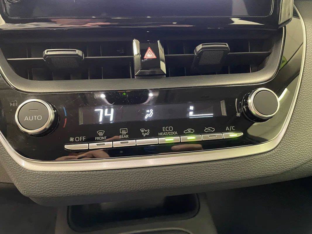 Used 2025 Toyota Corolla LE FWD image 8
