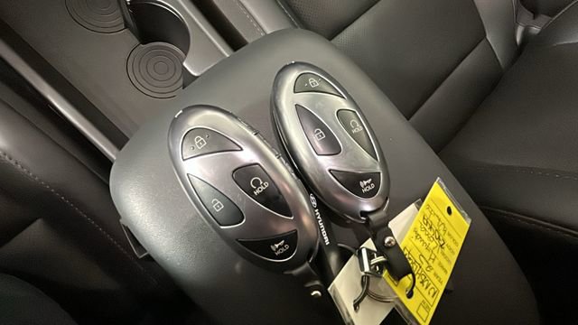 Certified 2025 Hyundai Kona Limited AWD/4WD image 22
