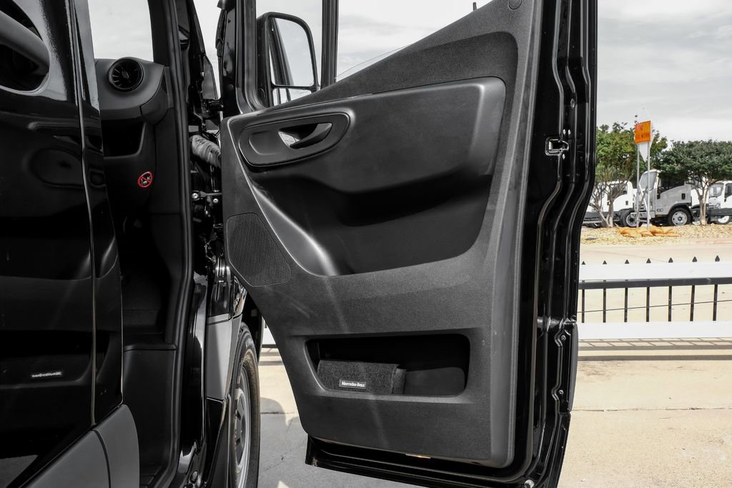 Used 2024 Mercedes-Benz Sprinter 2500 image 47