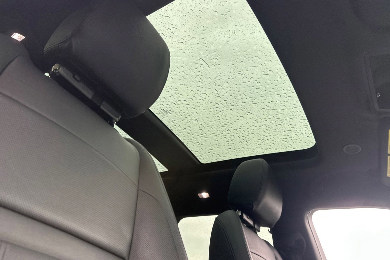 Certified 2025 Land Rover Range Rover Evoque Dynamic SE image 25