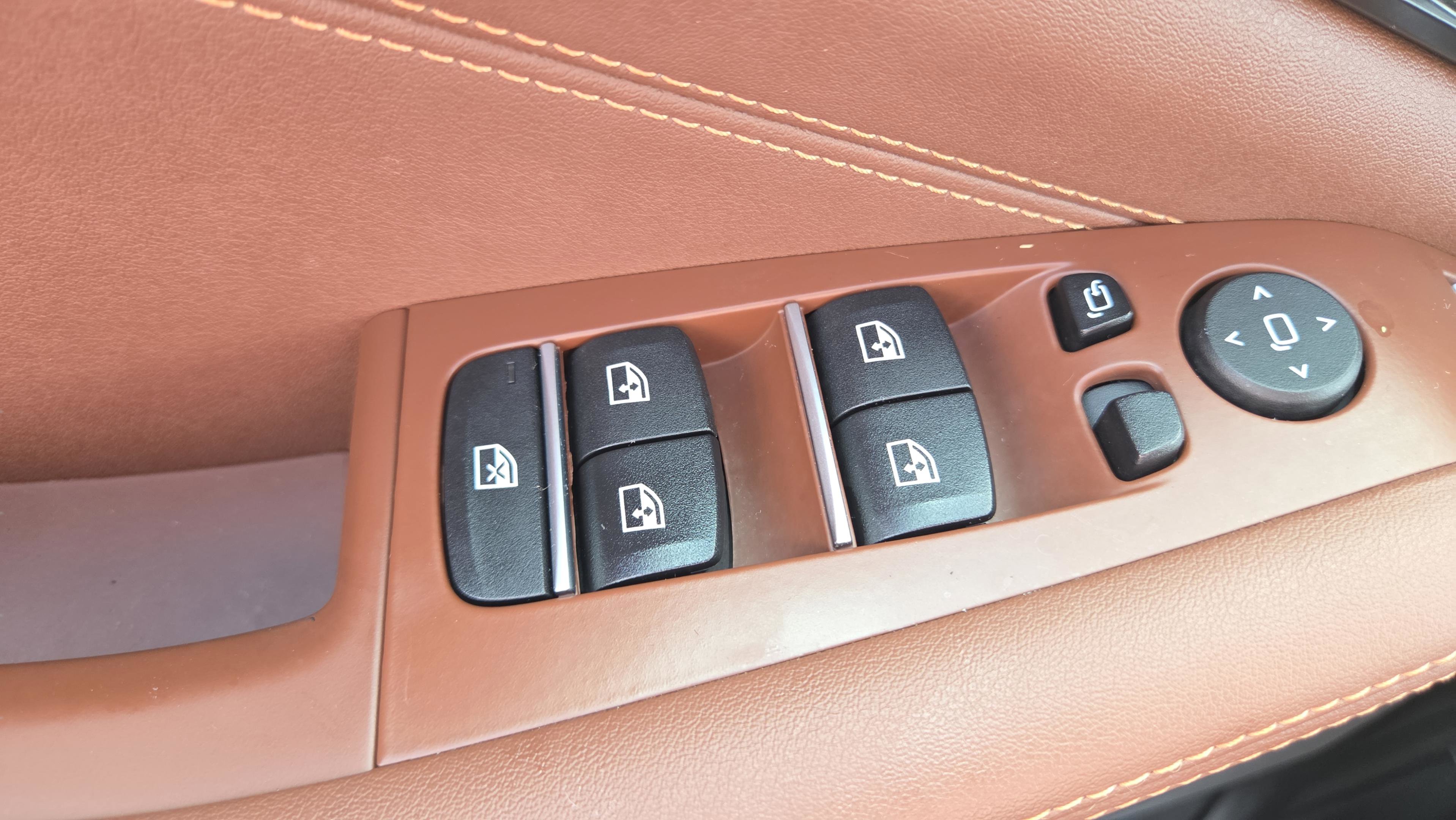 Certified 2025 BMW X5 sDrive40i w/ Executive Package image 40