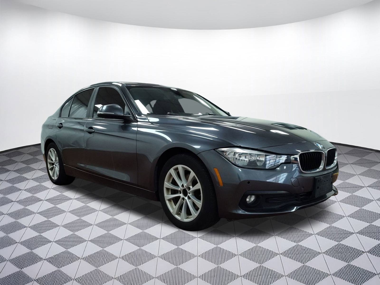 Used 2017 BMW 320i xDrive Sedan image 6
