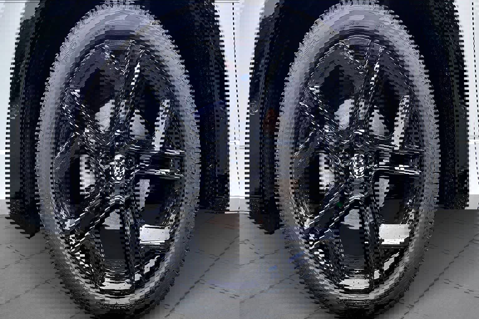 New 2026 Volkswagen Tiguan SE R-Line image 11