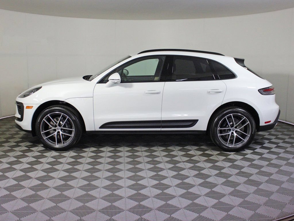 Certified 2026 Porsche Macan AWD/4WD image 2