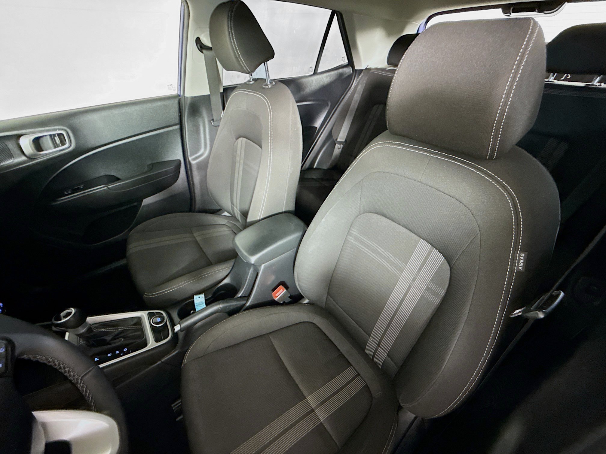 Used 2024 Hyundai Venue SEL FWD image 24