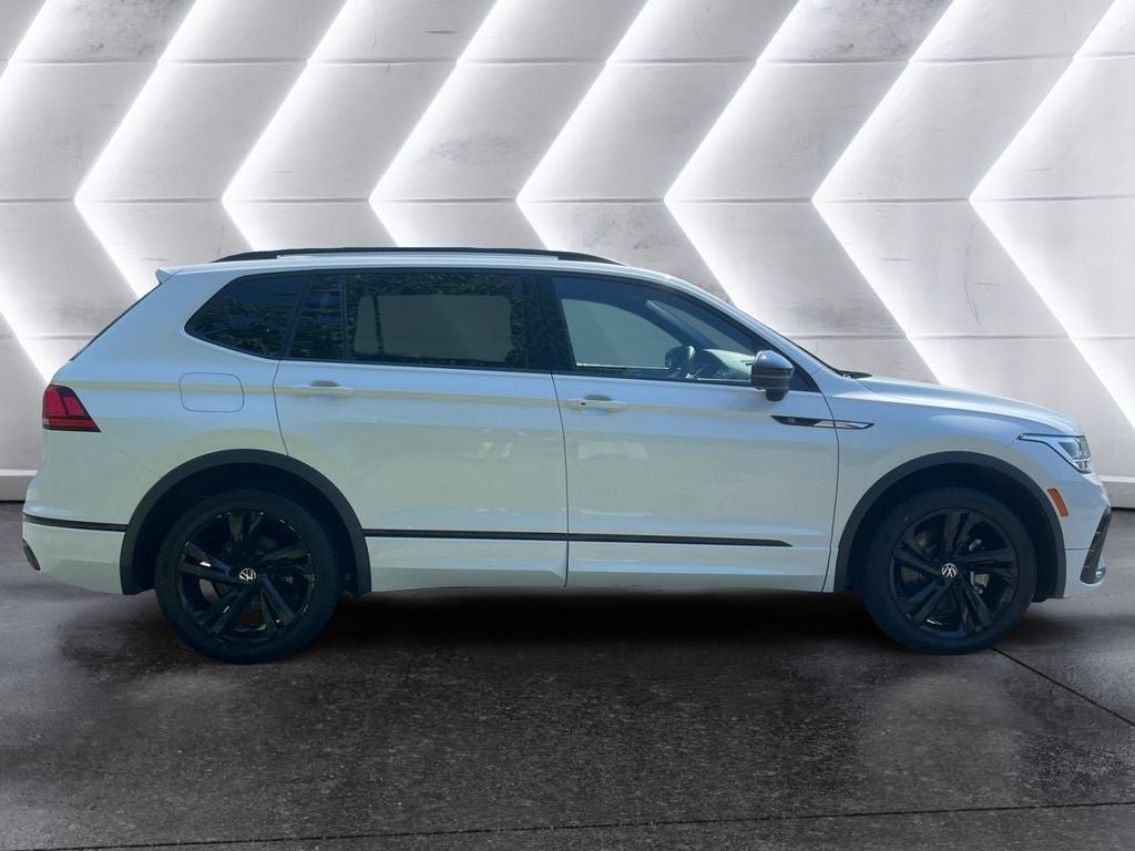 Used 2023 Volkswagen Tiguan SE R-Line AWD/4WD image 8