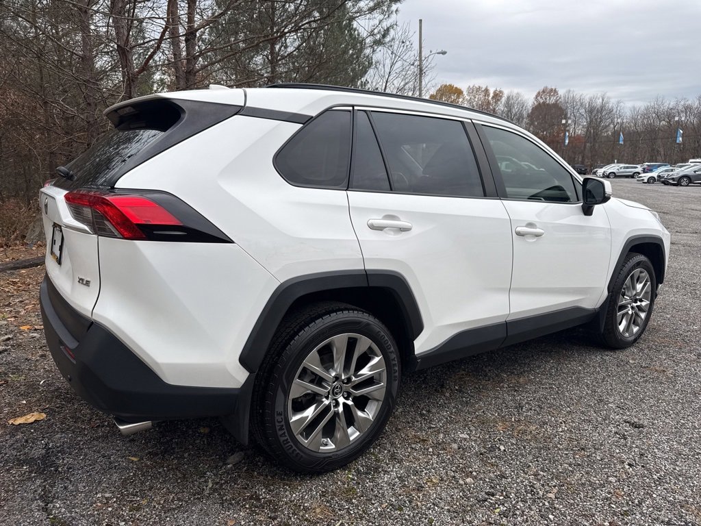Used 2019 Toyota RAV4 XLE Premium image 10