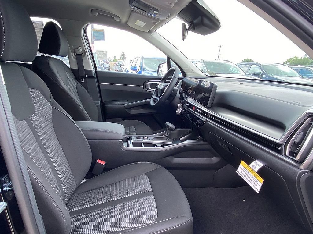 New 2026 Kia Sorento LX FWD image 24