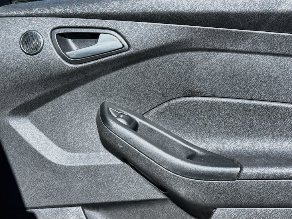 Used 2018 Ford Focus SEL FWD image 33