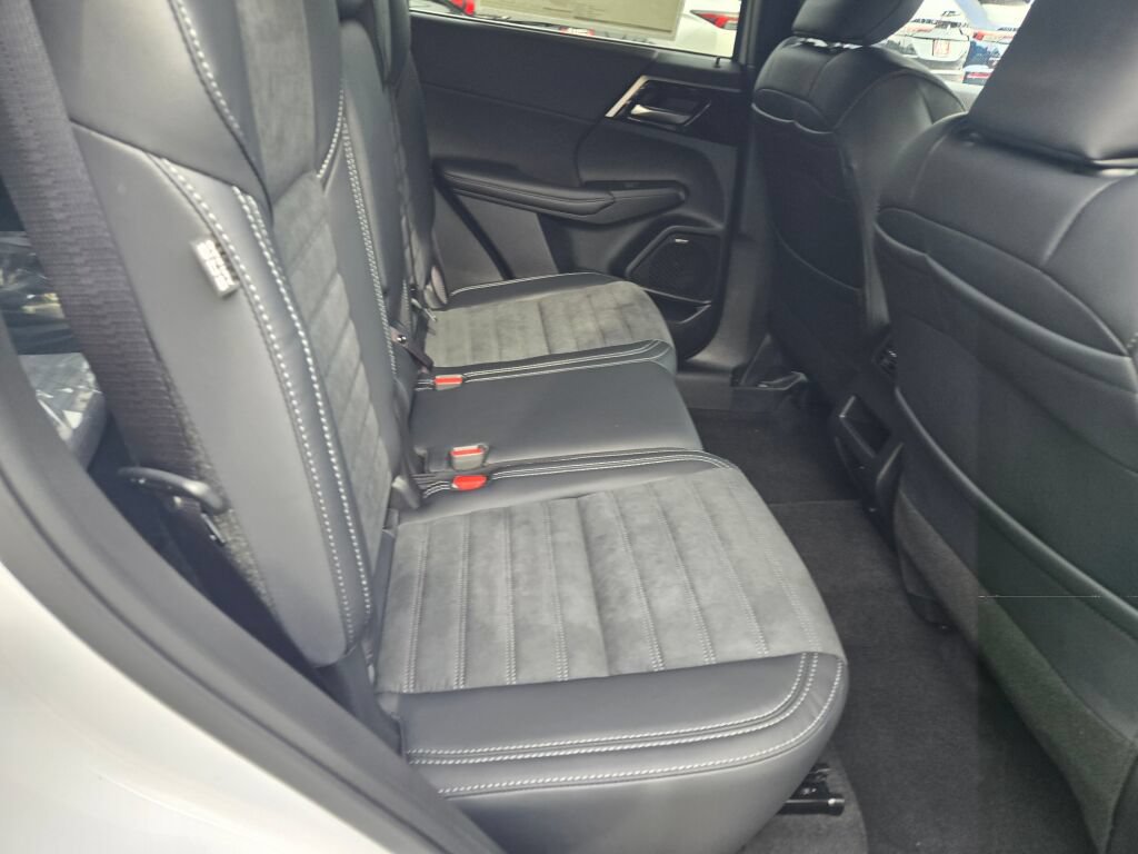 New 2027 Mitsubishi Outlander LE AWD/4WD image 7