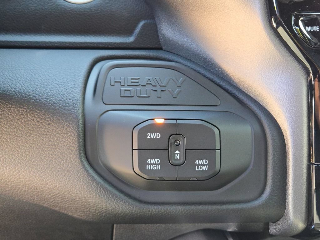 New 2026 RAM 2500 Laramie AWD/4WD image 33