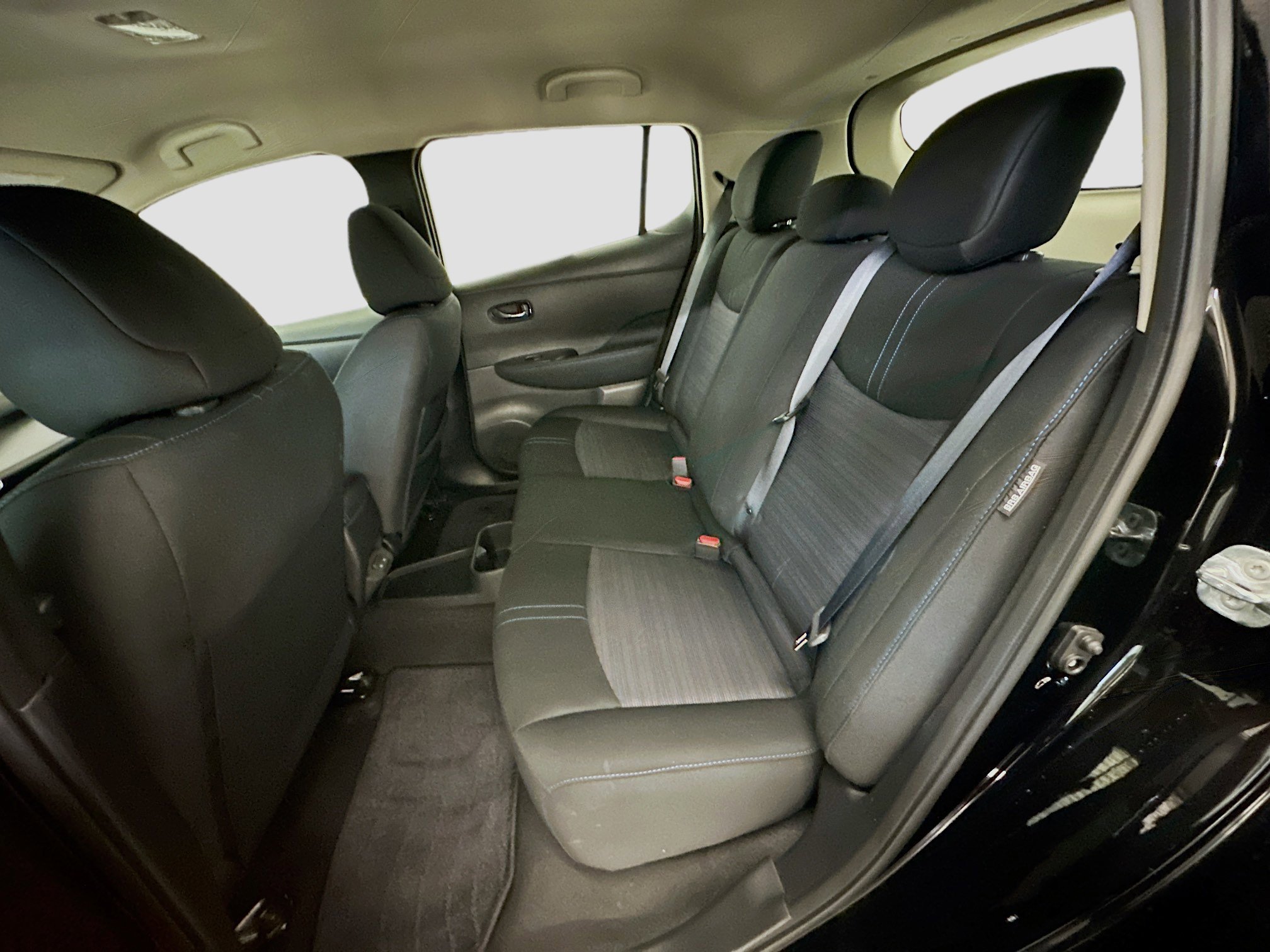 Used 2023 Nissan Leaf S image 28