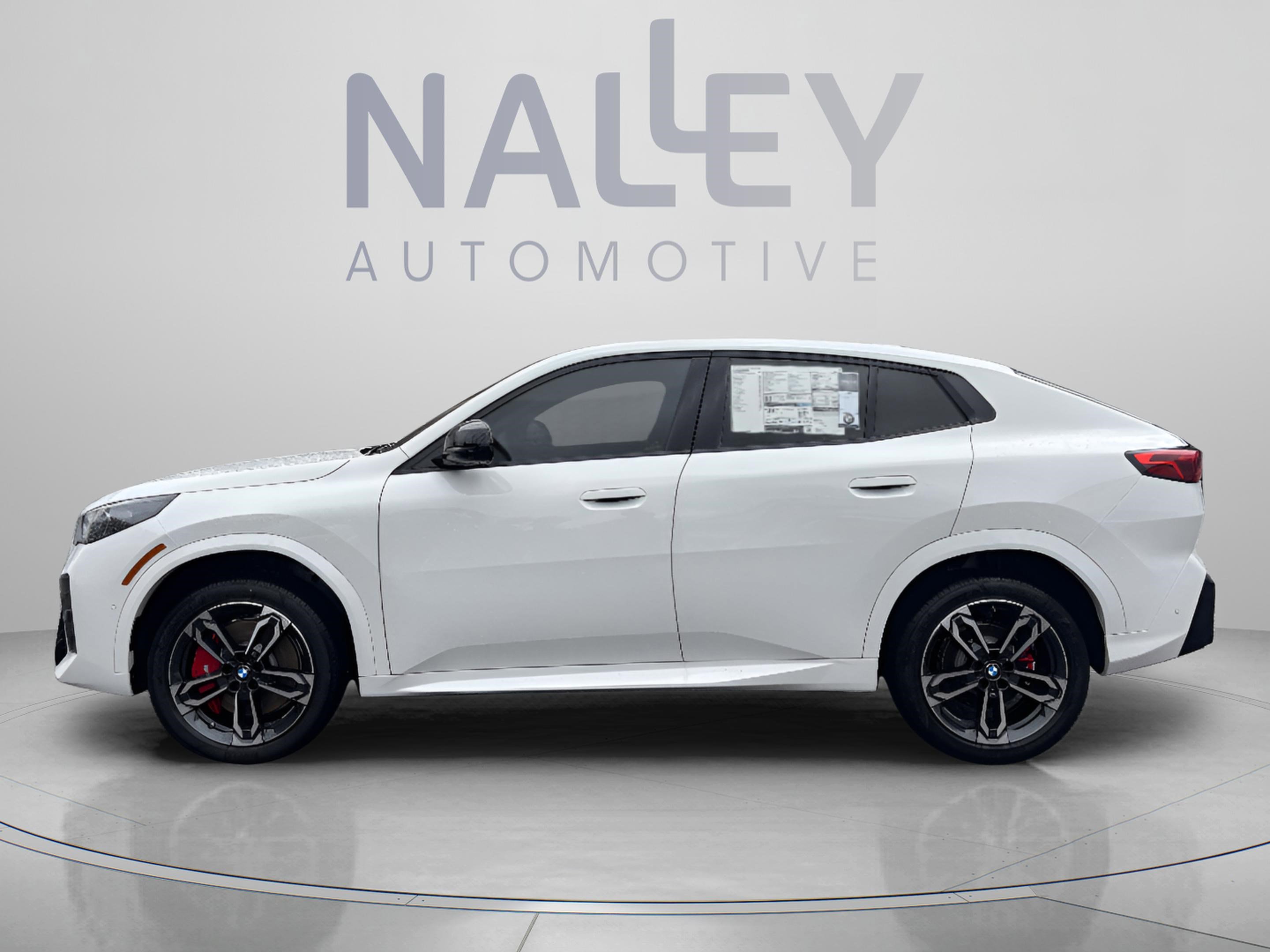 Used 2026 BMW X2 xDrive28i w/ Technology Package AWD/4WD image 2