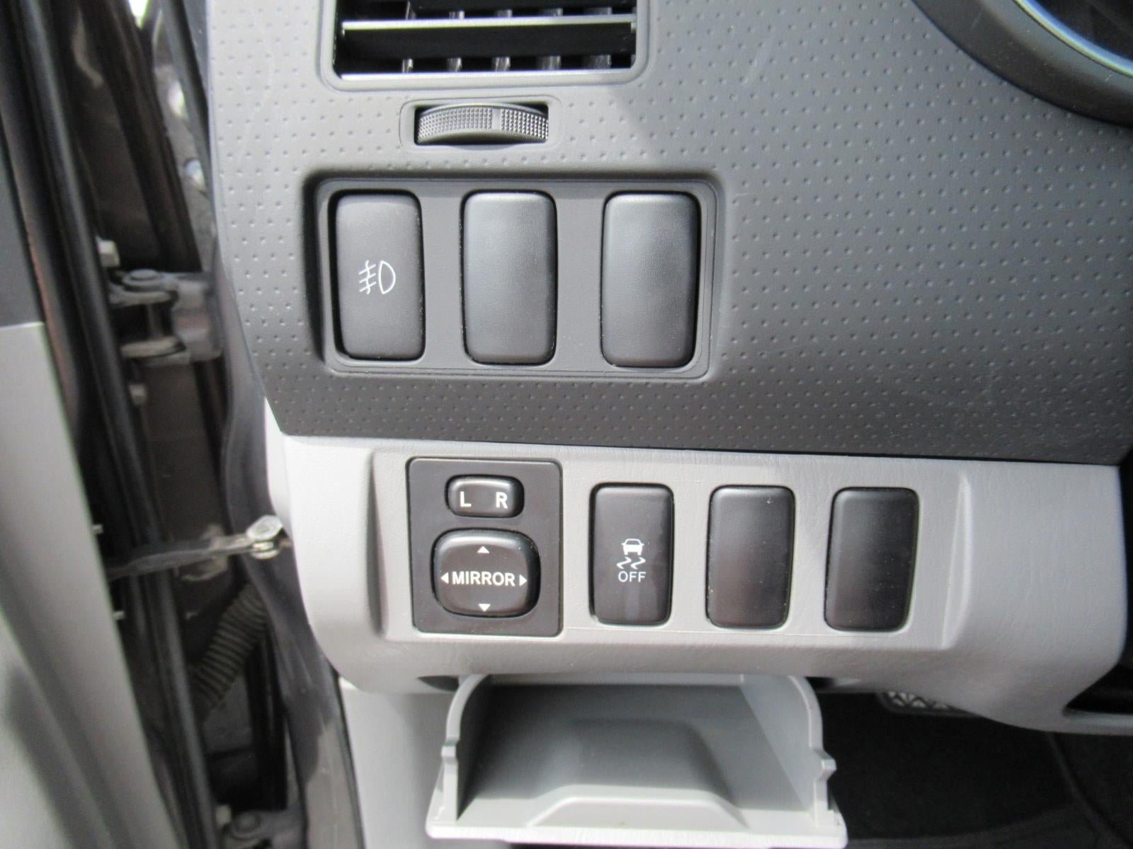Used 2014 Toyota Tacoma PreRunner w/ SR5 Package RWD image 18