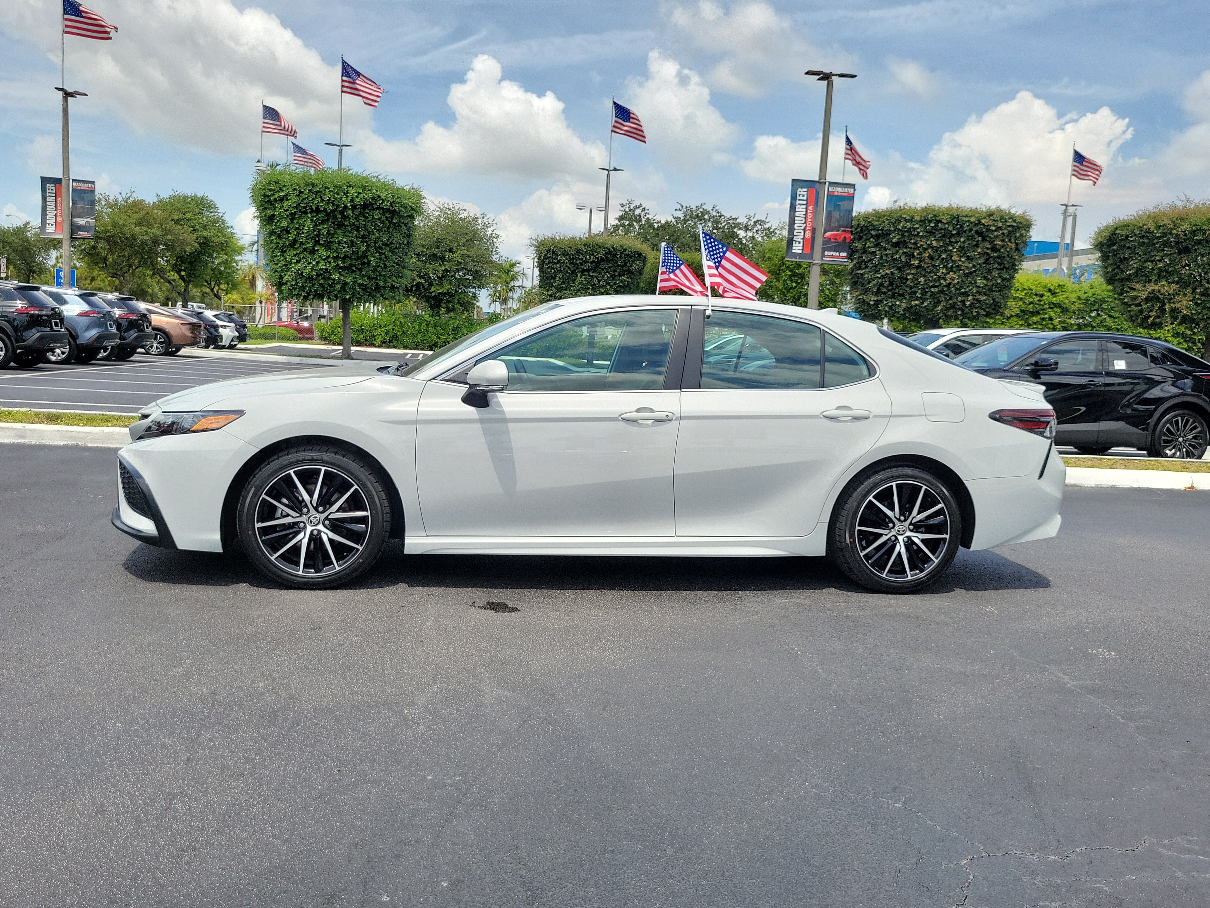 Used 2023 Toyota Camry SE FWD image 7