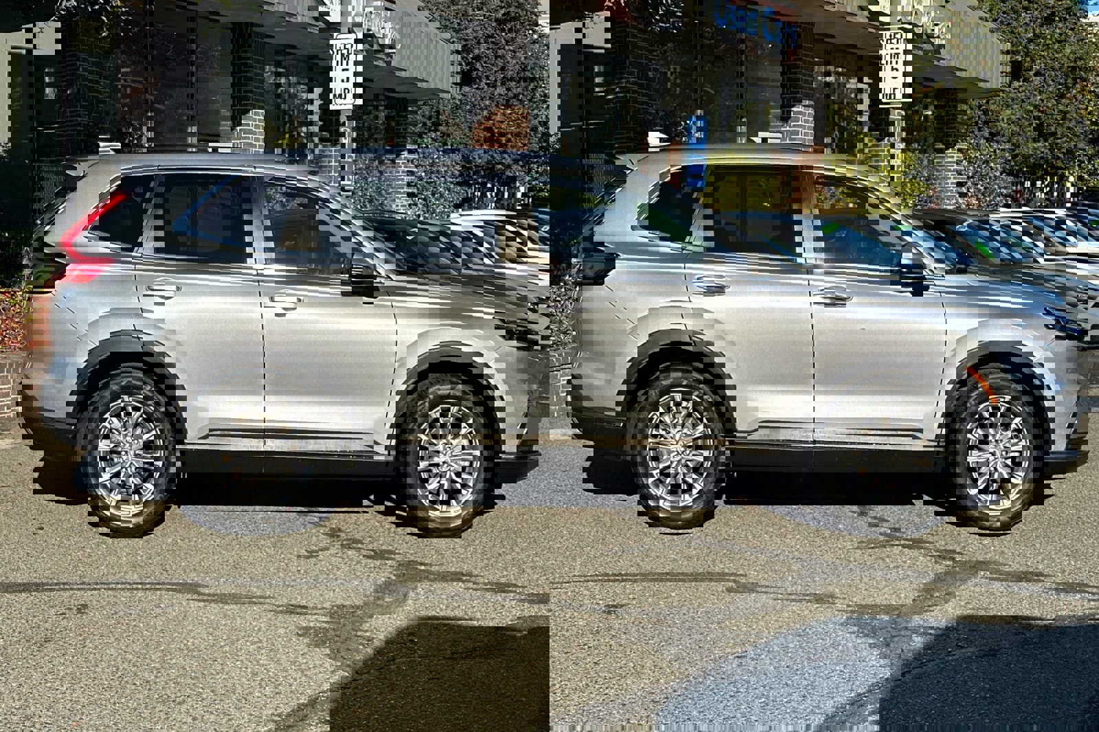 Used 2023 Honda CR-V EX-L image 3