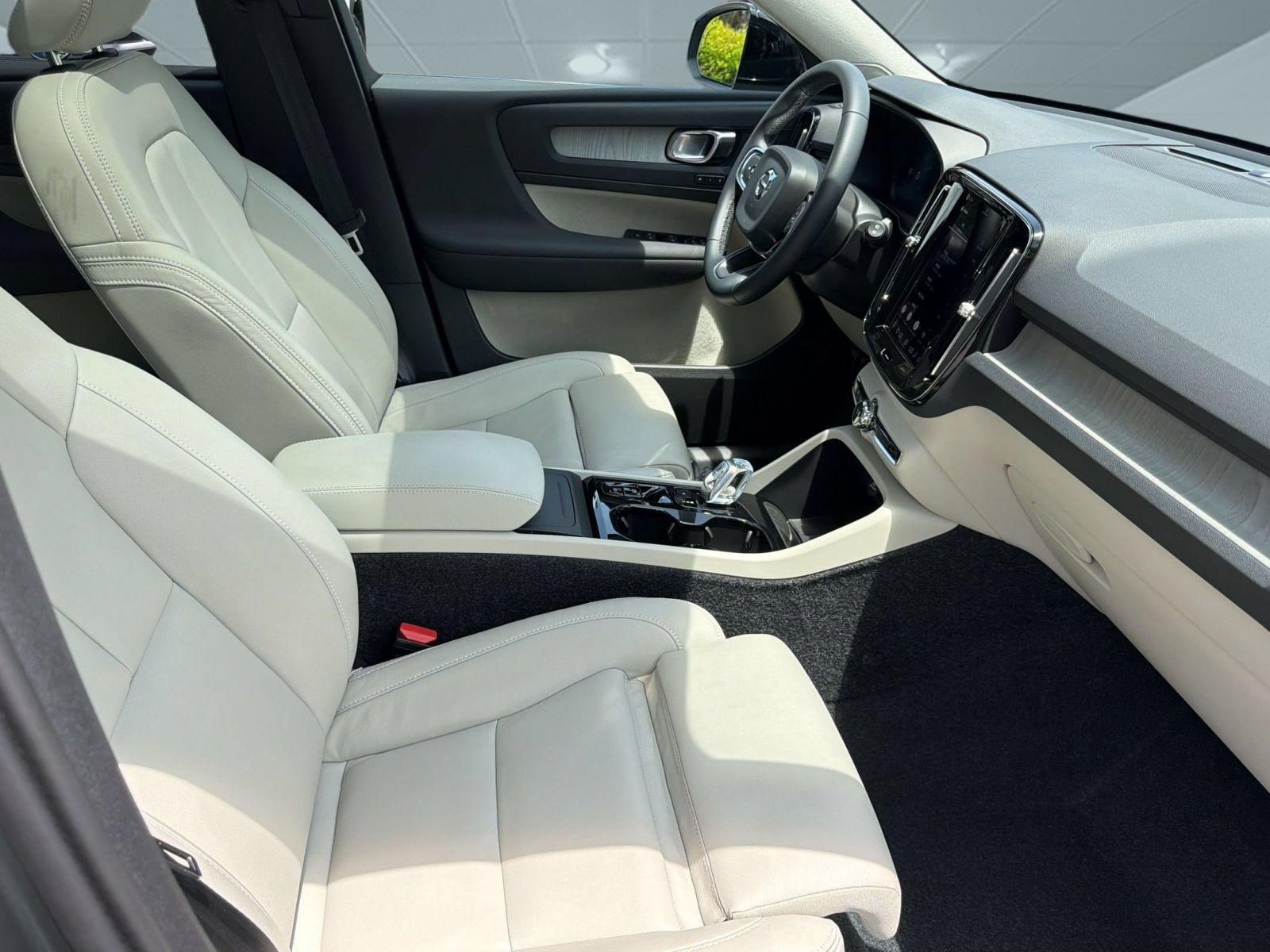 Certified 2026 Volvo XC40 B5 Plus AWD/4WD image 30