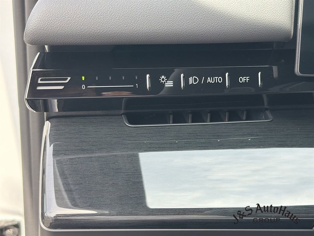 Used 2026 BMW 530i xDrive w/ M Sport Package AWD/4WD image 10
