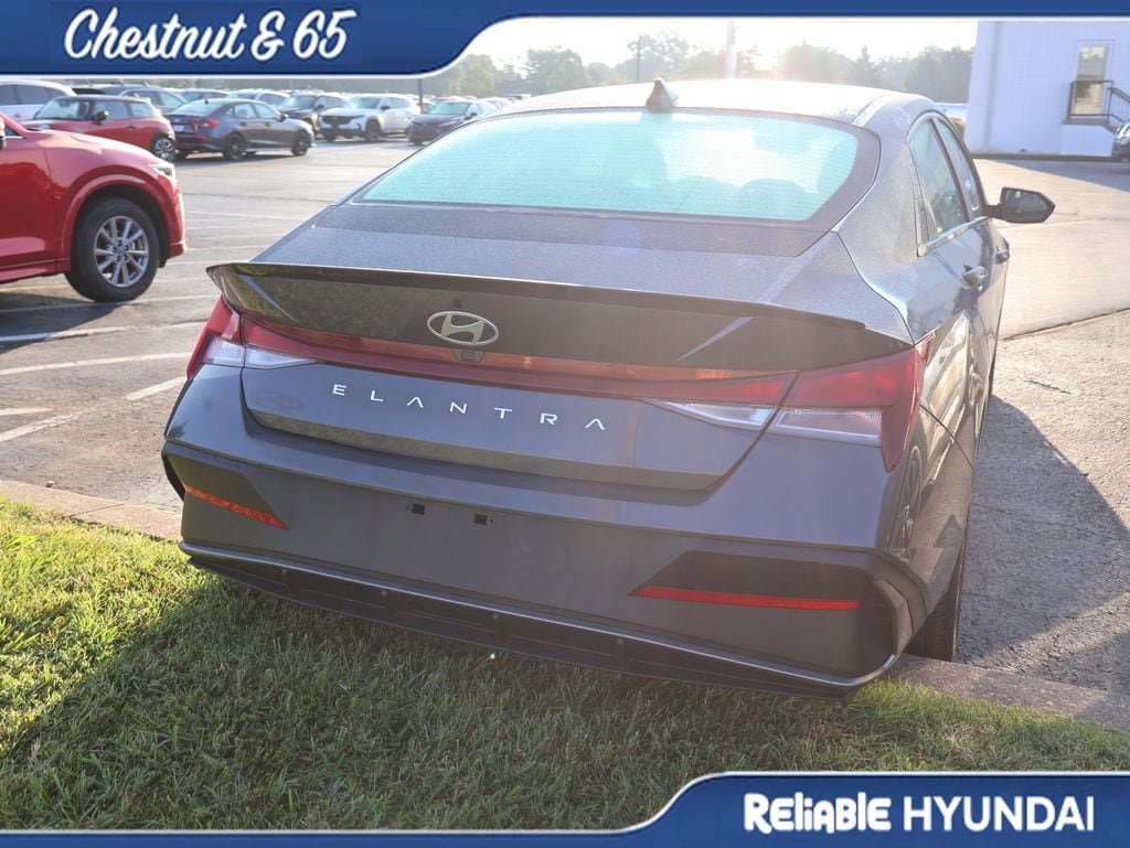 Used 2025 Hyundai Elantra Sport FWD image 20
