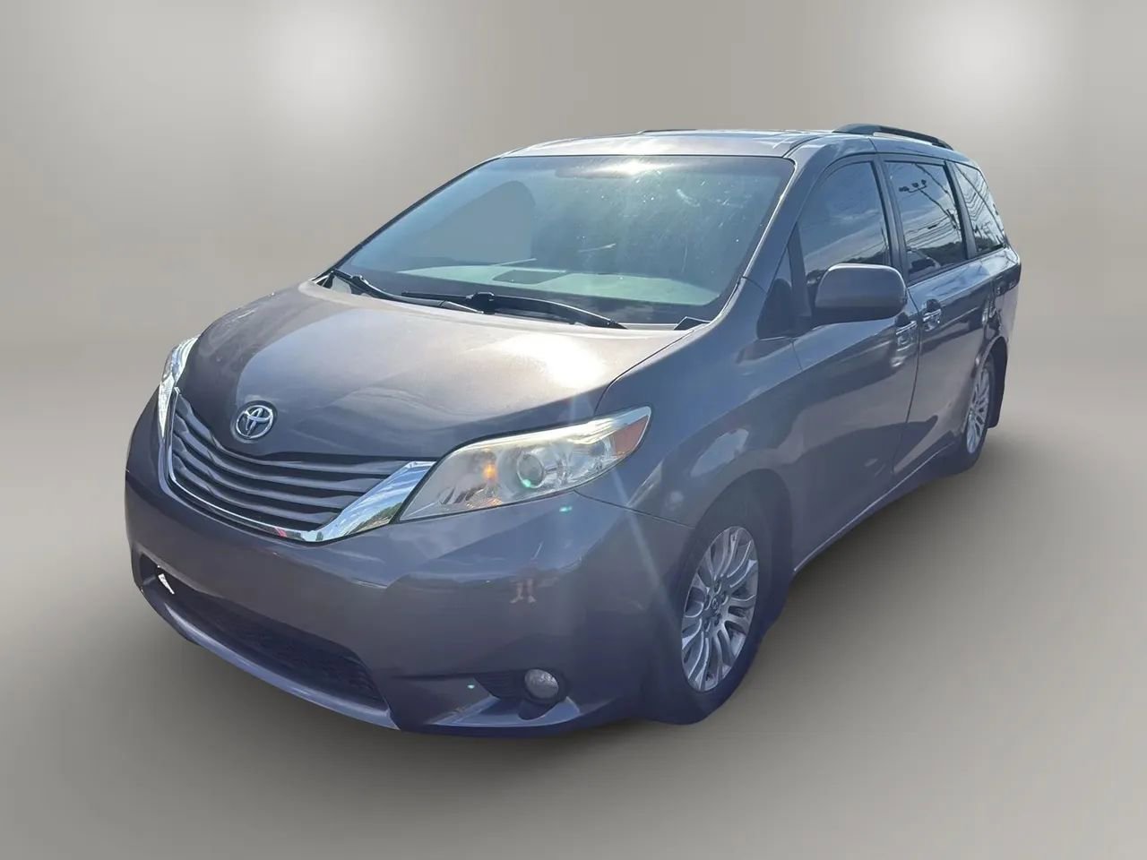 Used 2015 Toyota Sienna XLE w/ XLE Navigation Package FWD image 1