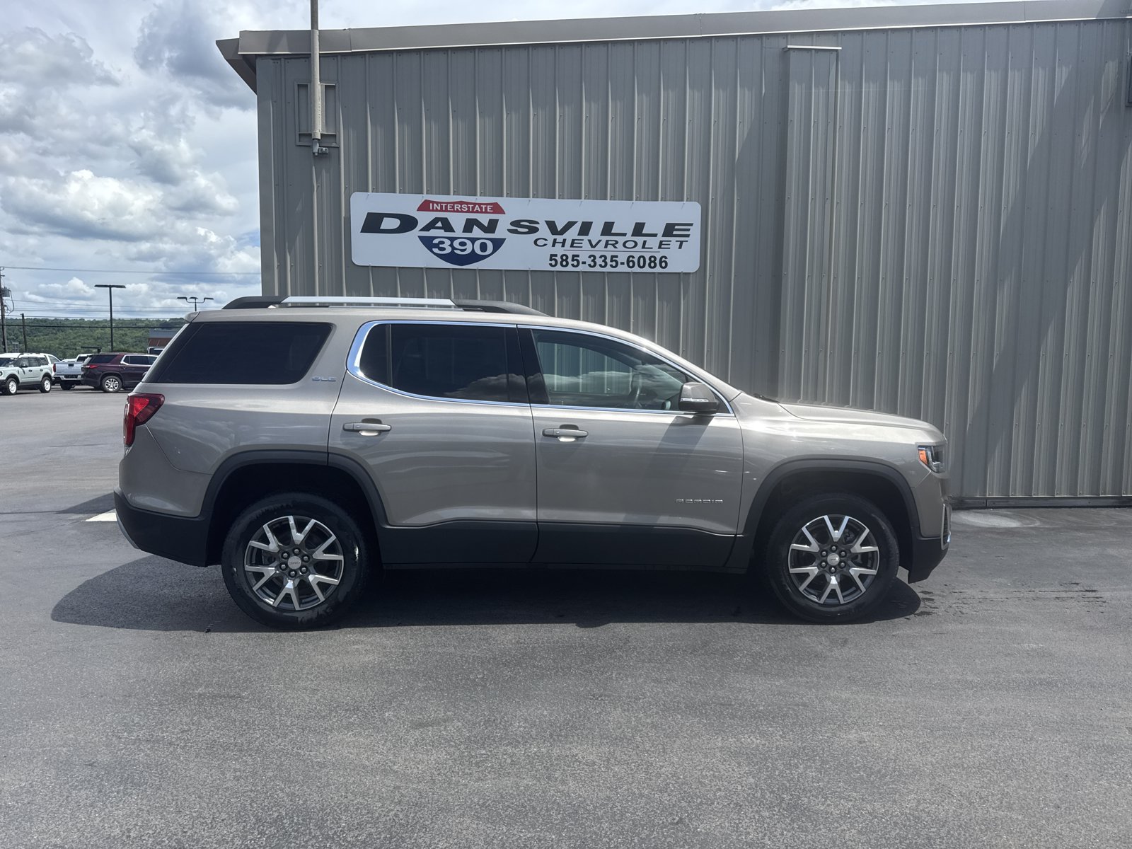 Used 2022 GMC Acadia SLE w/ Driver Convenience Package AWD/4WD image 2