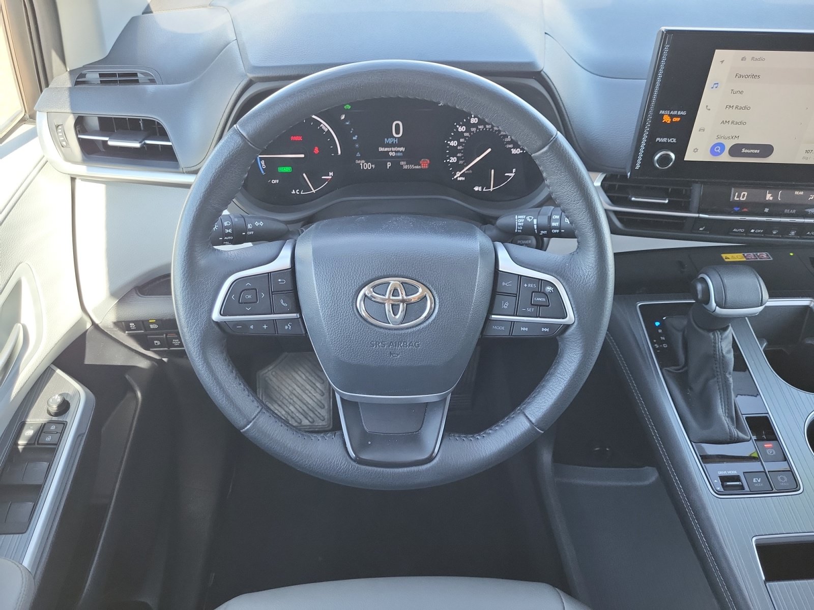 Used 2025 Toyota Sienna XLE FWD image 9