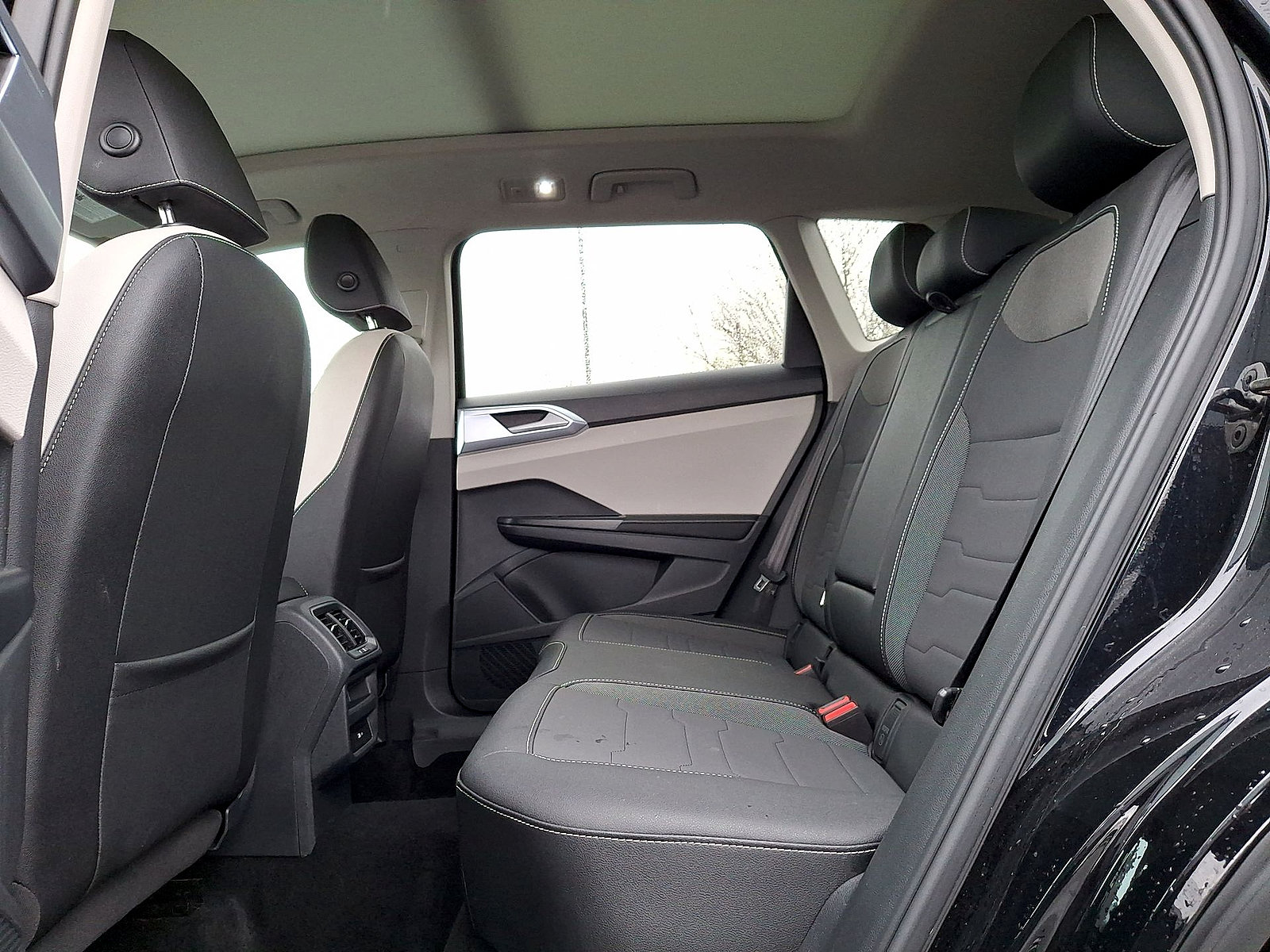 Used 2025 Volkswagen Taos SE FWD image 20