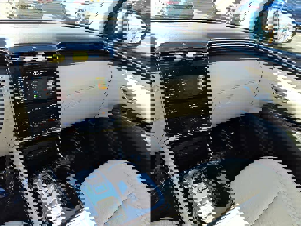 Used 2023 Hyundai Tucson Limited w/ Cargo Package image 15