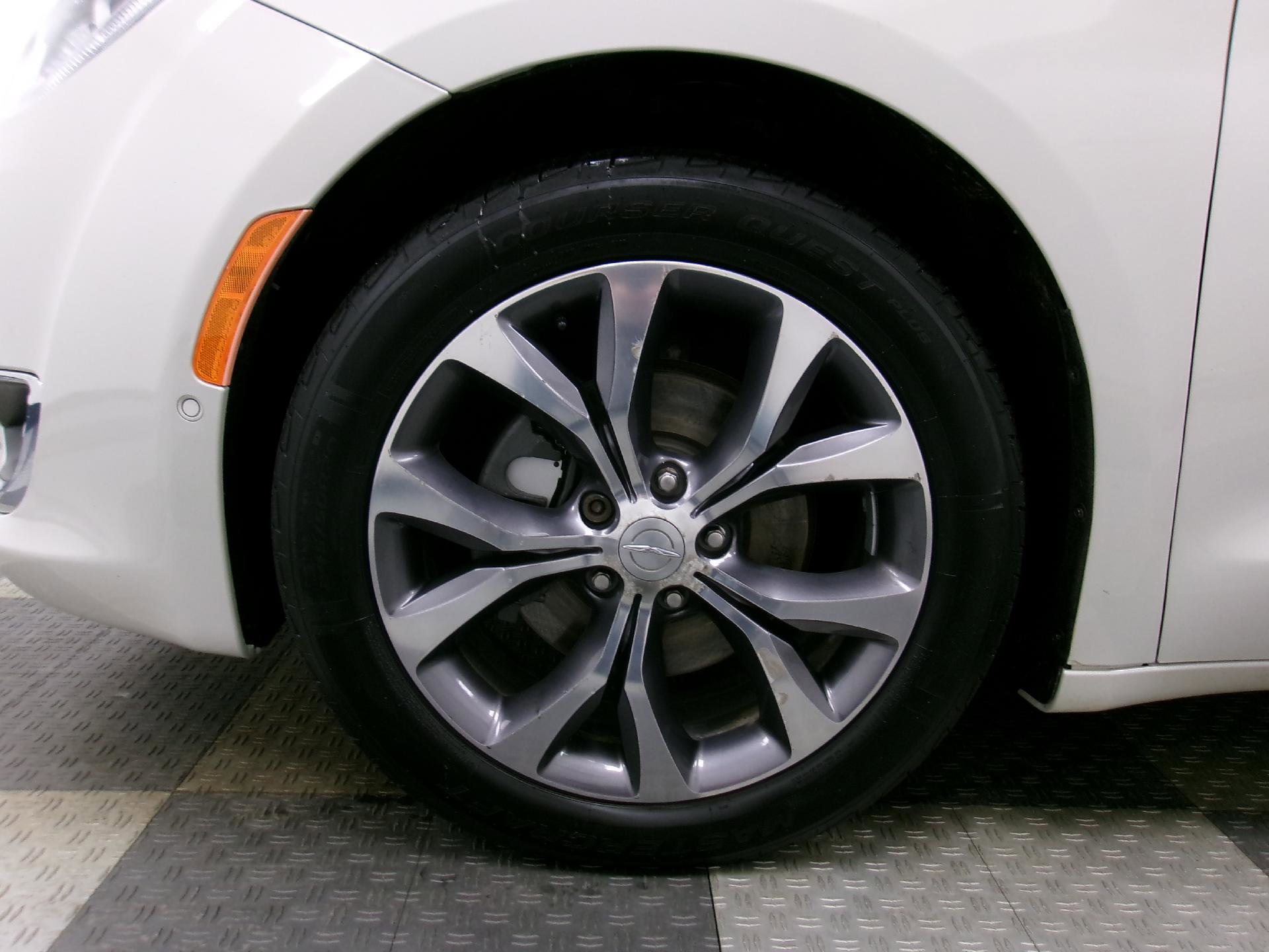 Used 2017 Chrysler Pacifica Limited image 18