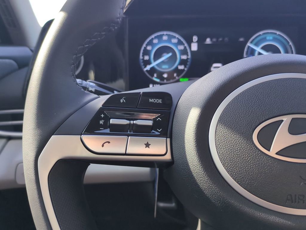 New 2026 Hyundai Elantra Limited image 31