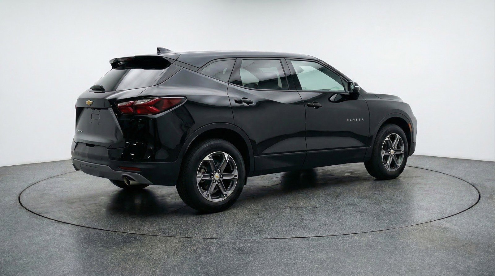 Used 2025 Chevrolet Blazer LT FWD image 9