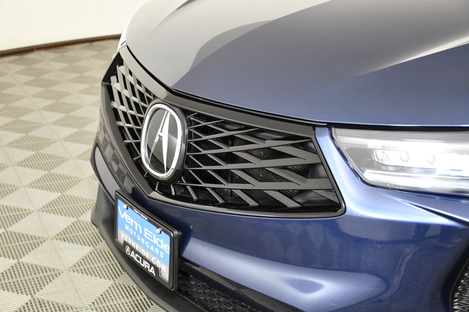 Used 2025 Acura RDX SH-AWD image 11