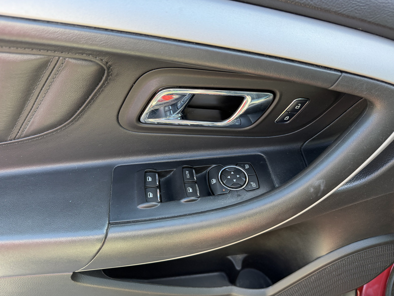 Used 2018 Ford Taurus SEL FWD image 21