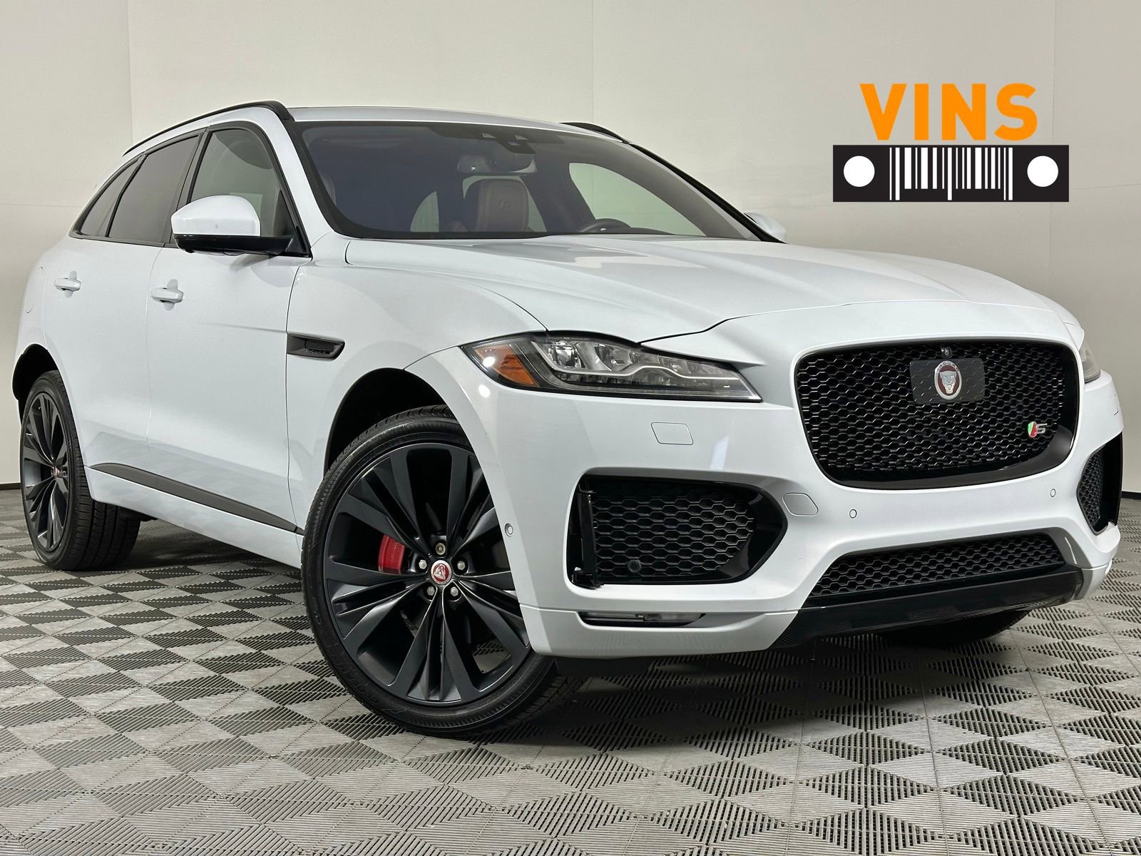 Used 2017 Jaguar F-PACE S image 1
