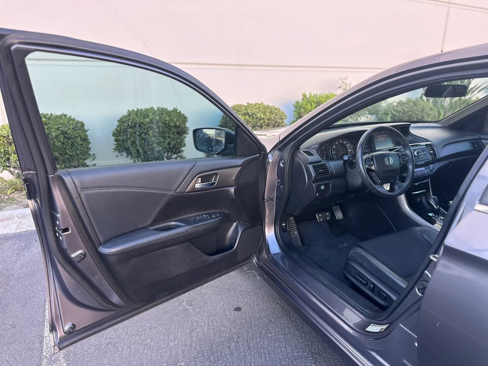 Used 2017 Honda Accord Sport image 9