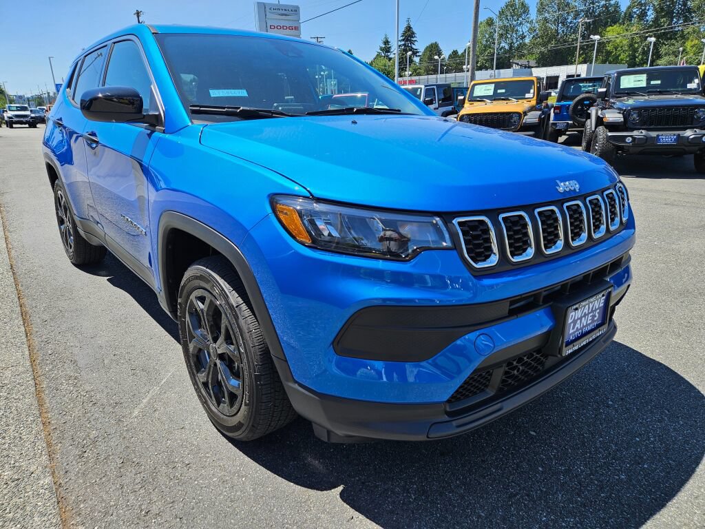 Used 2025 Jeep Compass Sport AWD/4WD image 7