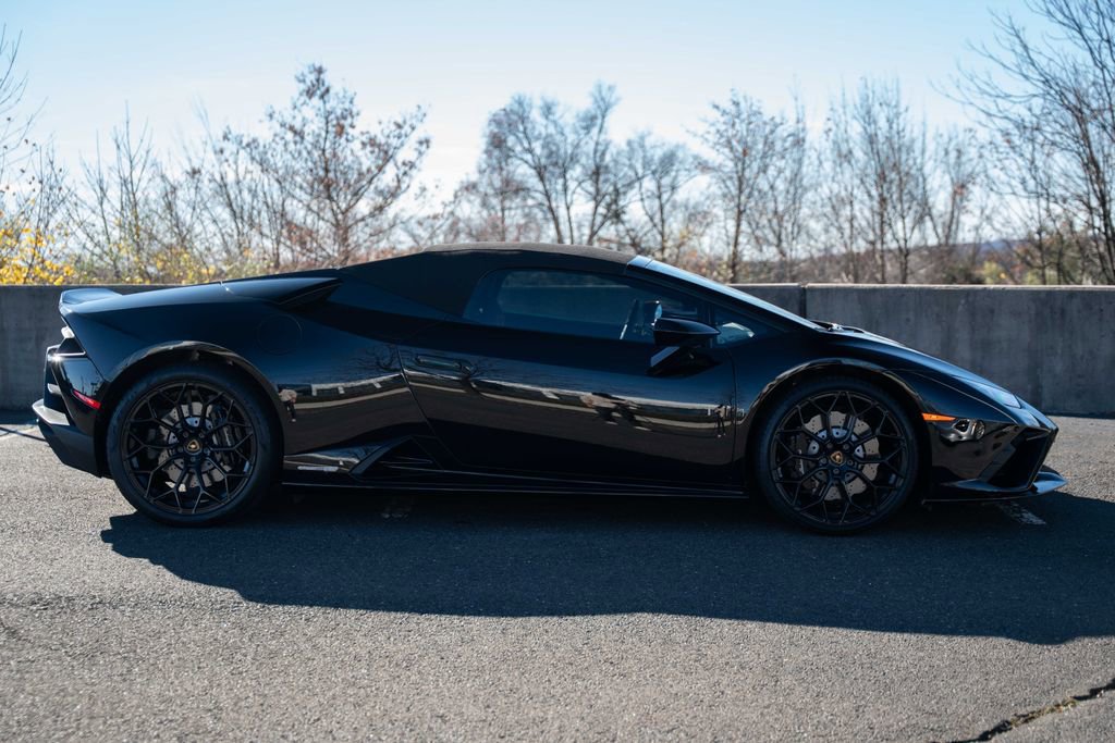 Used 2021 Lamborghini Huracan EVO RWD image 16